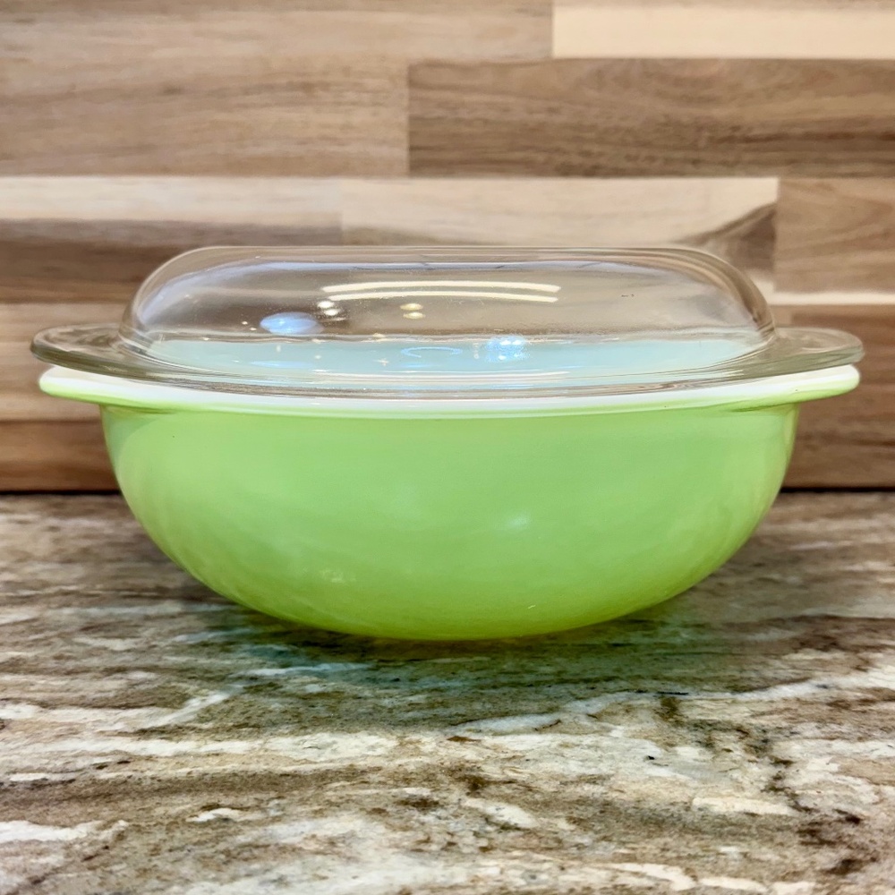 Vintage Pyrex Lime Green 2 Qt Round Casserole #024 & Flat Top Utility Lid #684C